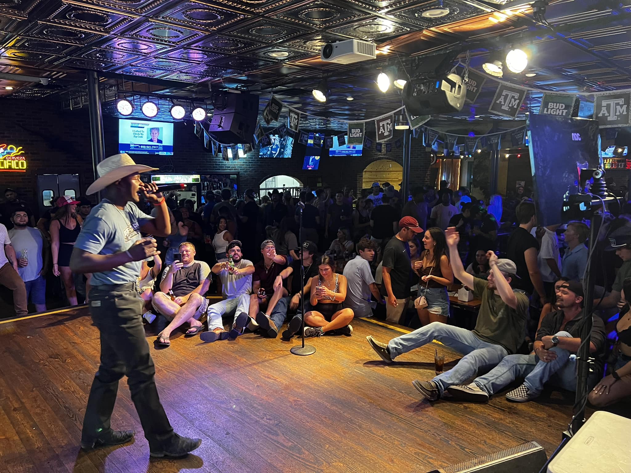 Best Karaoke Bars And Pubs To Sing Karaoke Karaoke Houston 1094