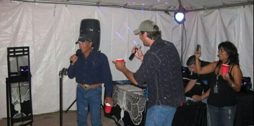 George Strait Sings Karaoke